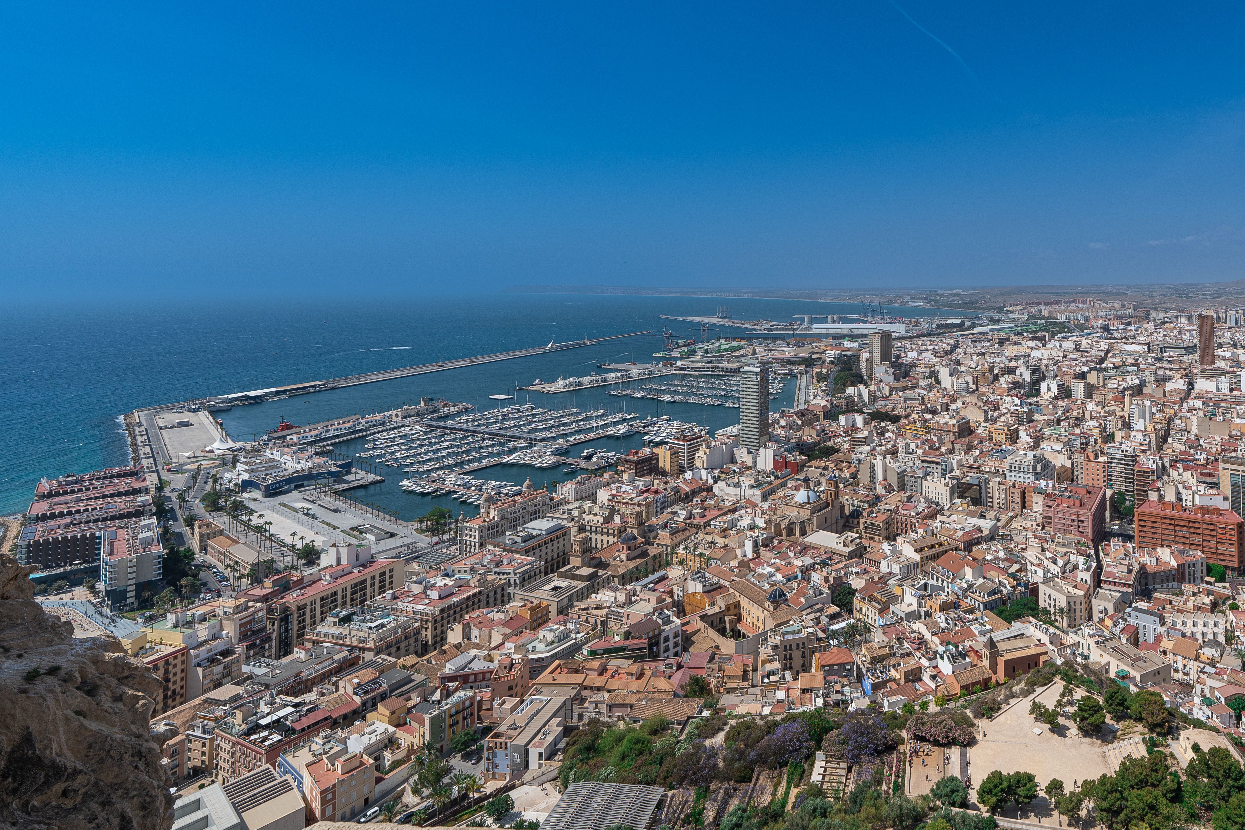 Vista aérea de Alicante y su costa