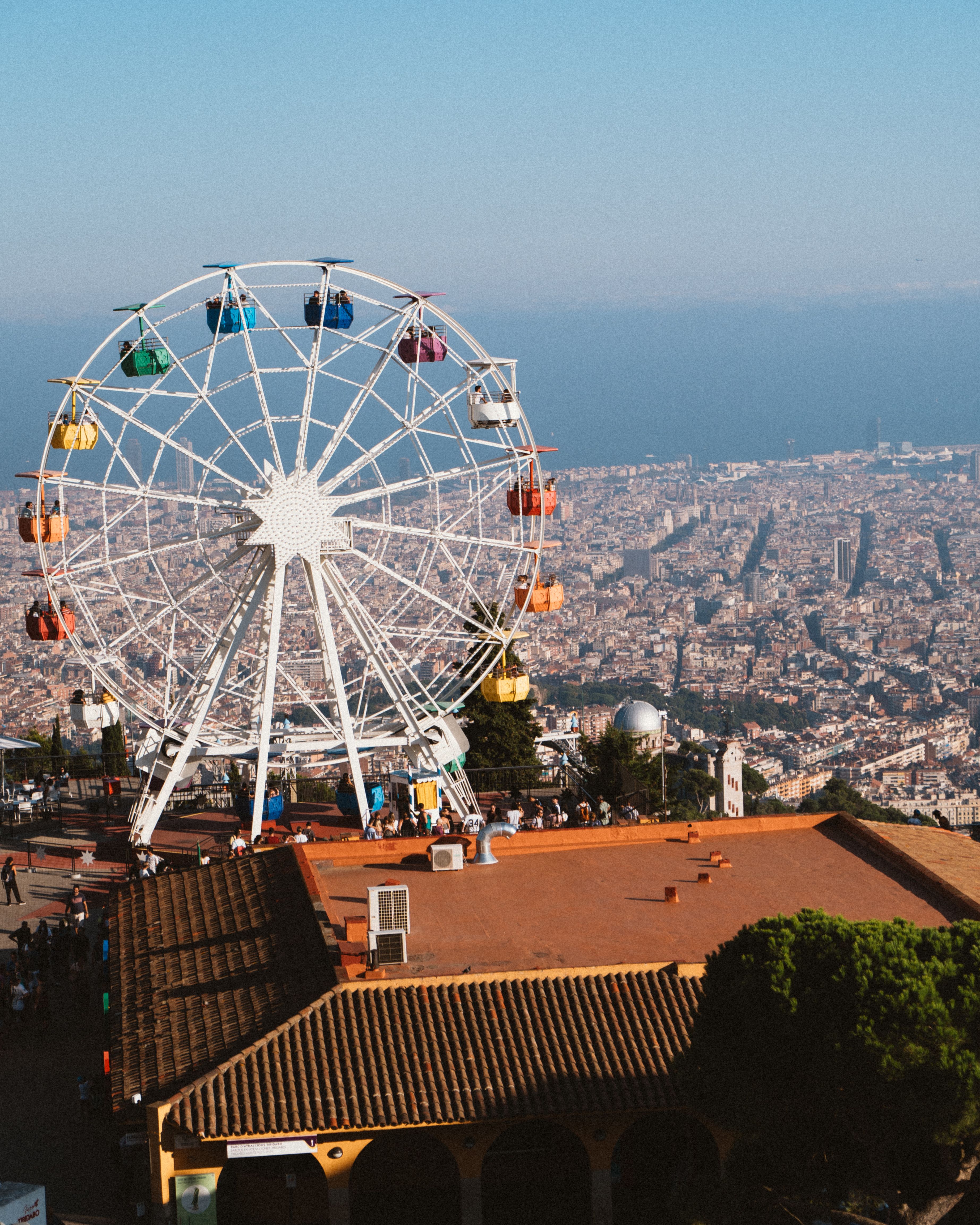 Noria del Tibidabo con vistas a Barcelona