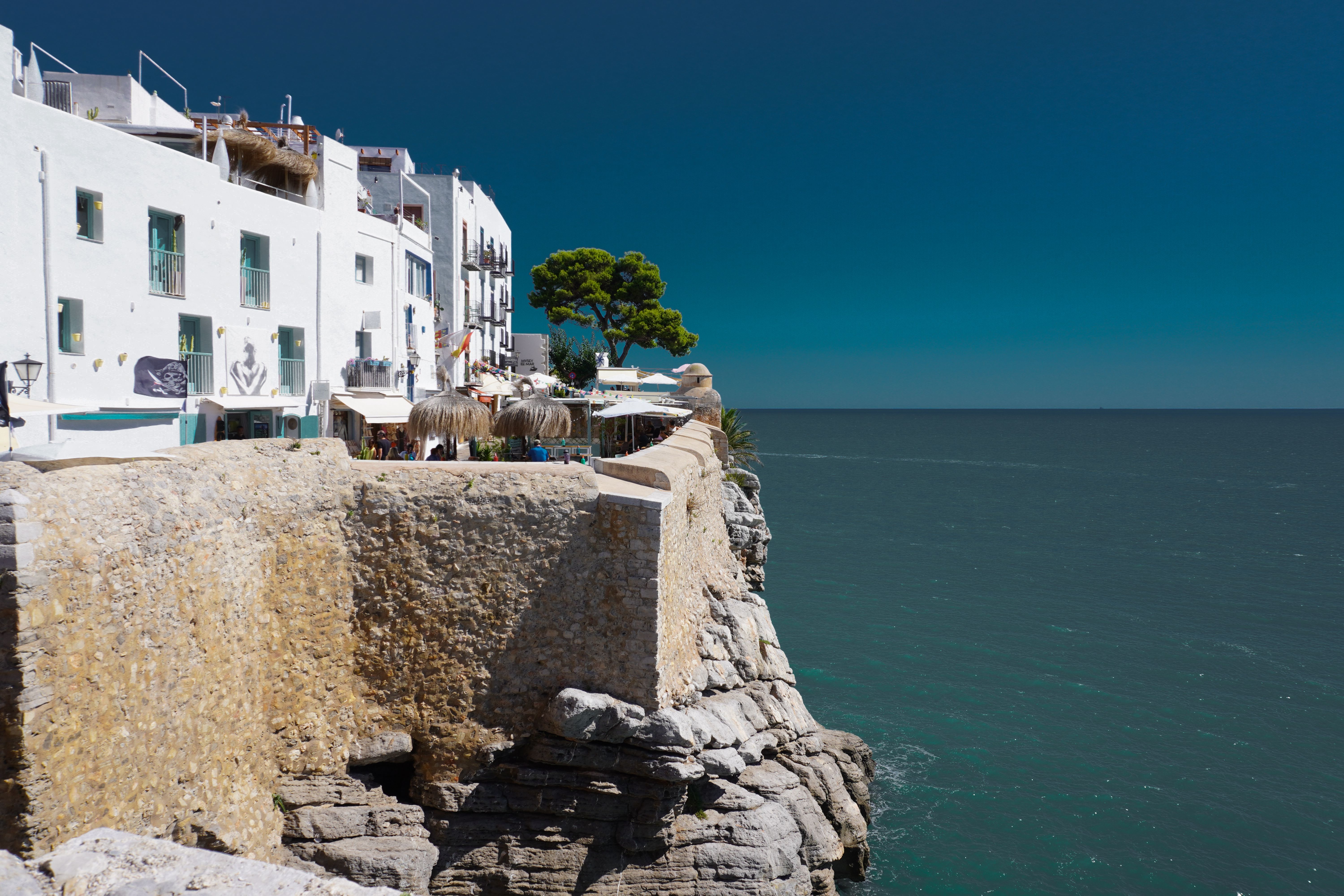 Casco antiguo de Peñíscola junto al mar